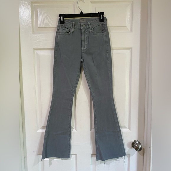 Mother The Weekender Fray Jeans In Lead Gray Light Wash Size 24 Flare Preppy - Picture 2 of 16